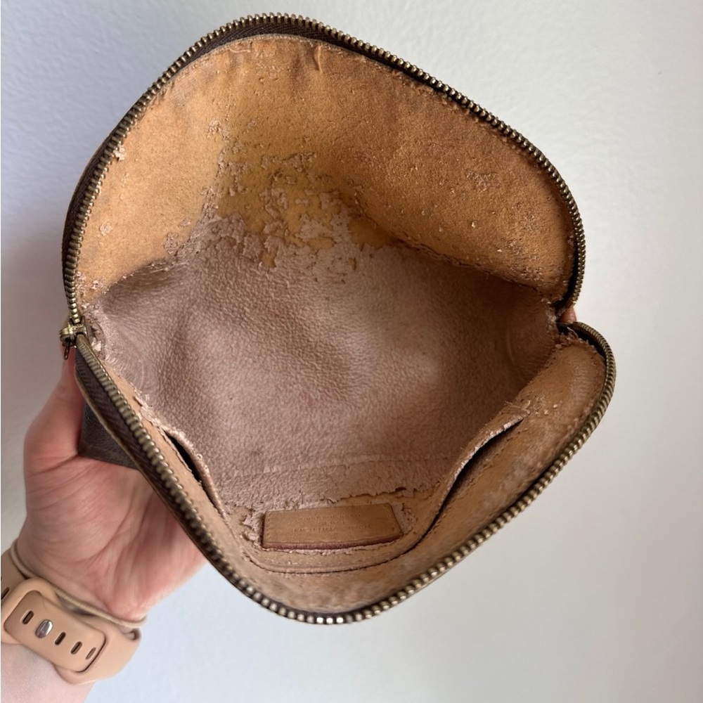 Louis Vuitton Cosmetic Pouch - Picture 8 of 9